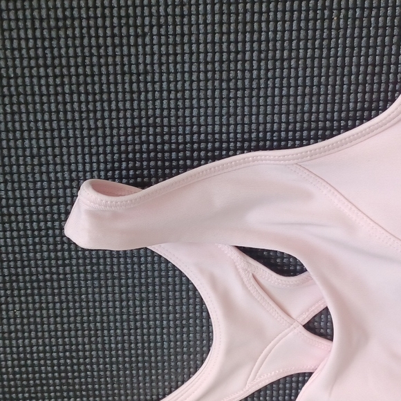 XS Tek Gear pink wicking, stretch fabric, sports workout bra w/ removable cups - Picture 2 of 16